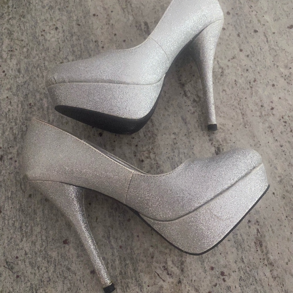 Colorific Sizzle silver glitter heels, size 5 1/2